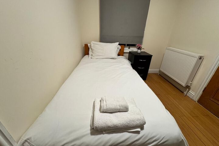 Room 5 of 11