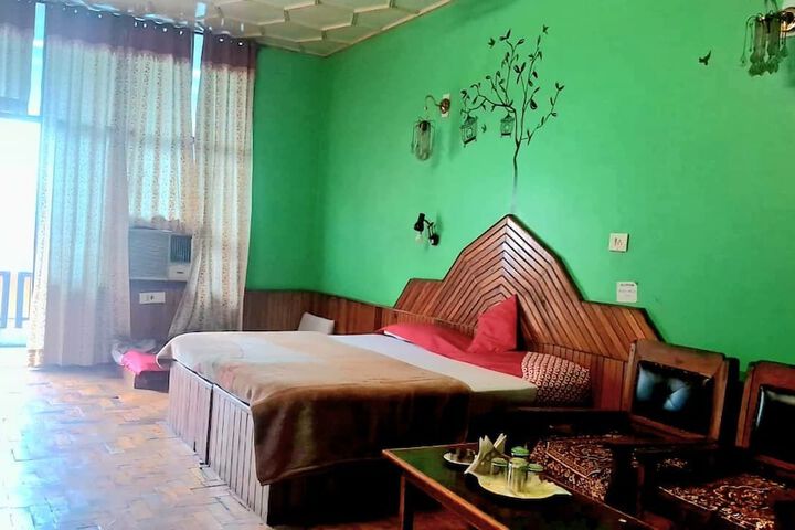 Room 12 of 61