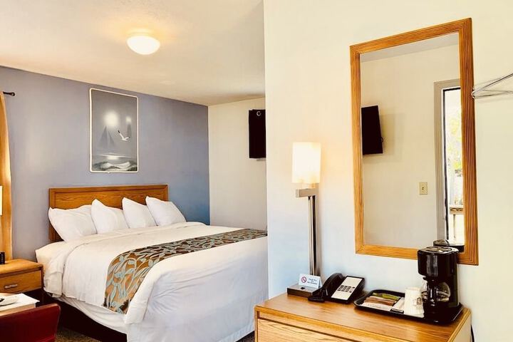 Room 17 of 60