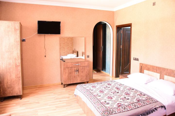 Room 4 of 15