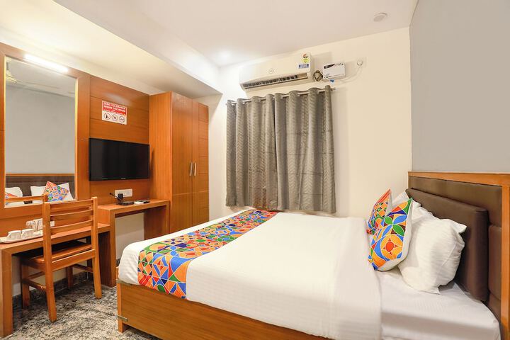 Room 10 of 28