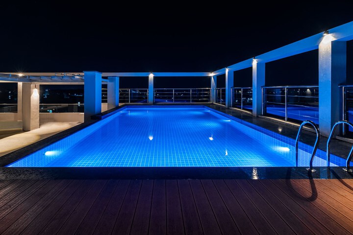 Pool 25 of 38