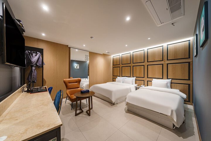 Room 12 of 26