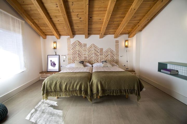 Room 4 of 7