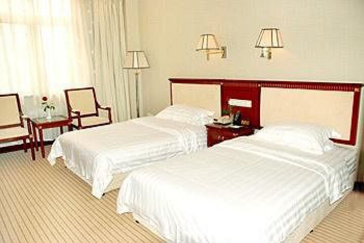 Room 7 of 12