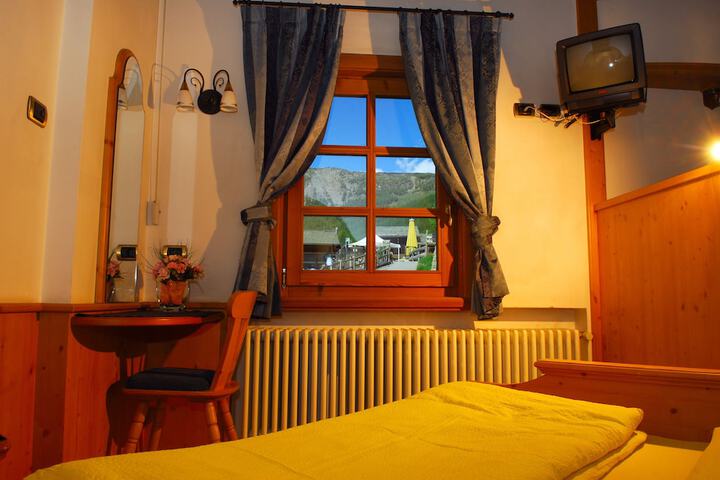 Room 6 of 61