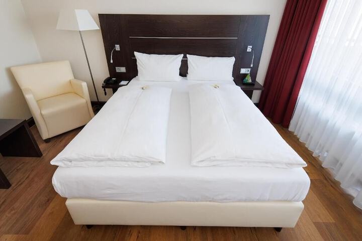 Room 3 of 12