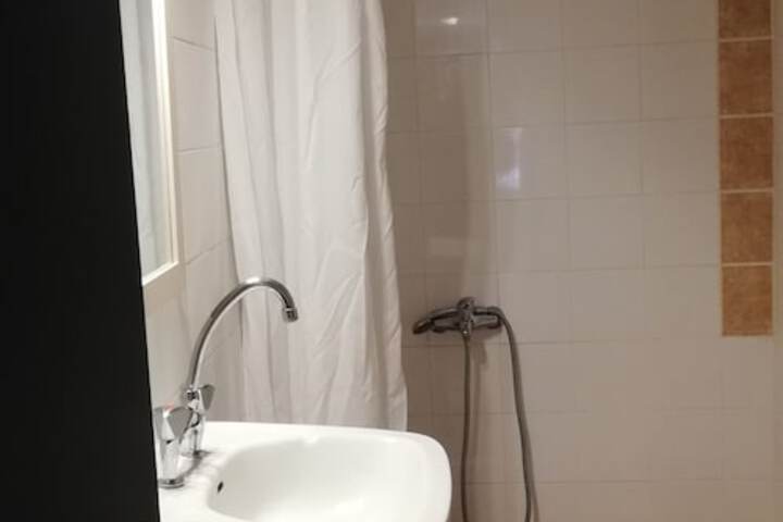 Room 72 of 103