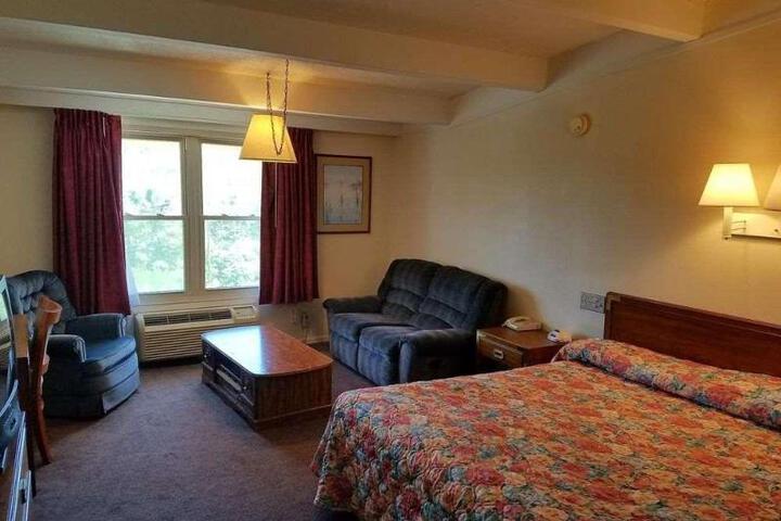 1 King Bed (6 of 15)