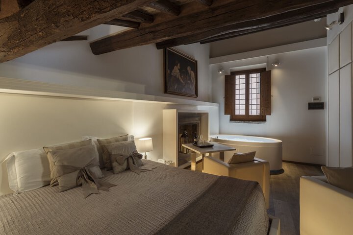 Room 13 of 40