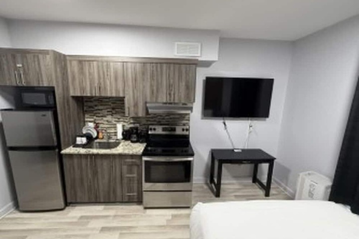Room 5 of 12
