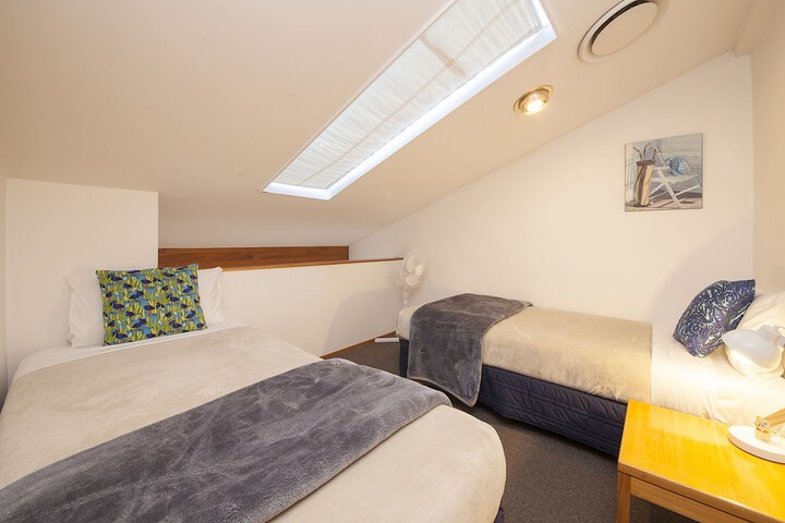 Room 8 of 163
