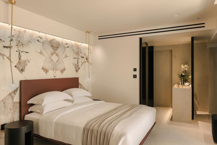 Room 14 of 121