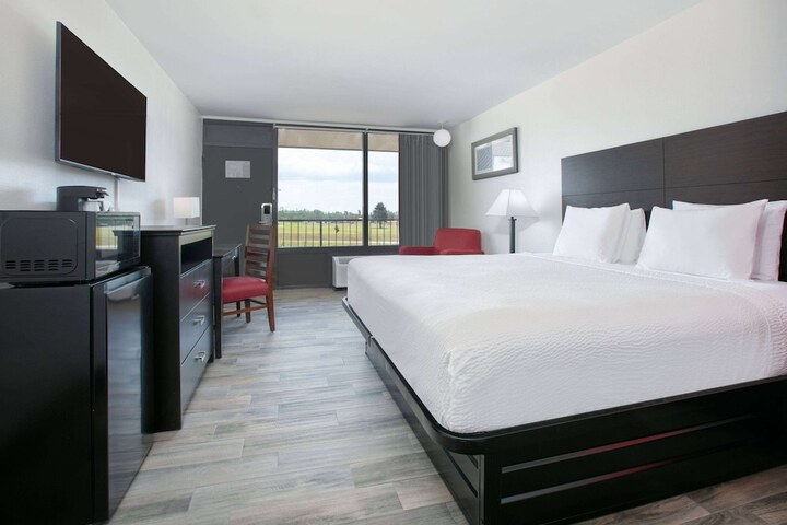 Room 6 of 35
