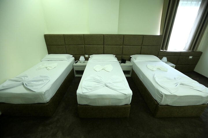 Room 4 of 18
