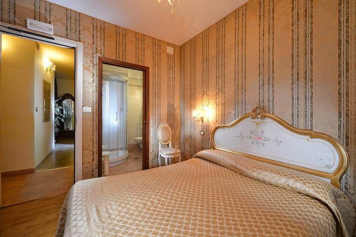 Room 7 of 22