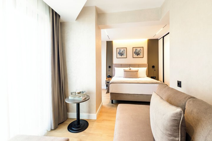 Room 8 of 98