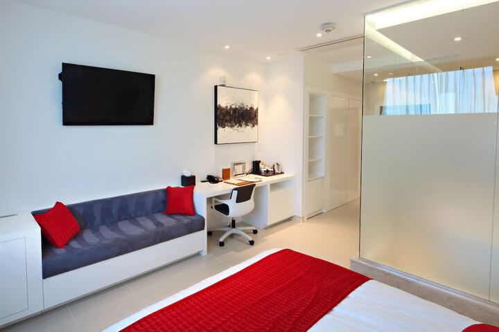 Room 15 of 60
