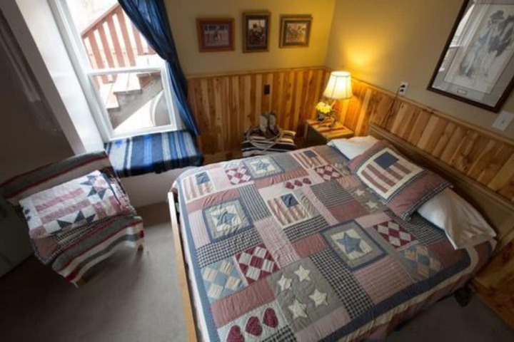 Room 4 of 52