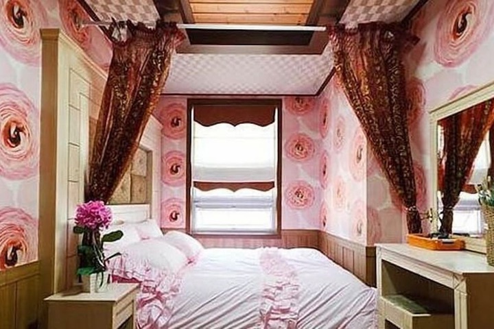 Room 4 of 28