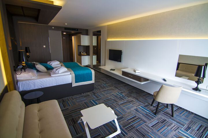 Room 10 of 31