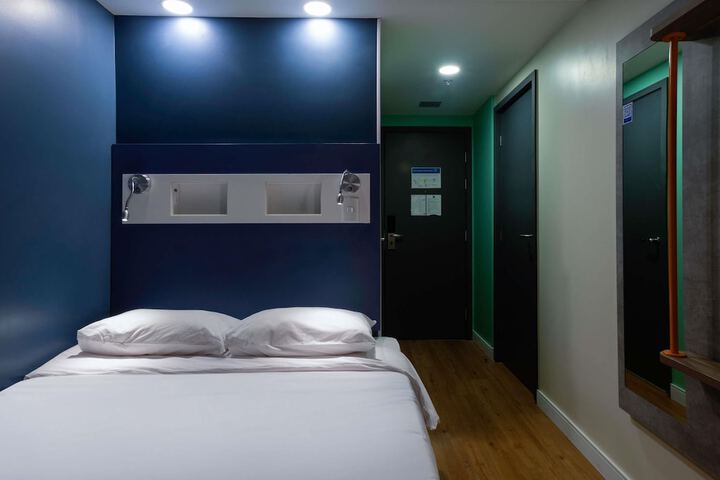 Room 52 of 110