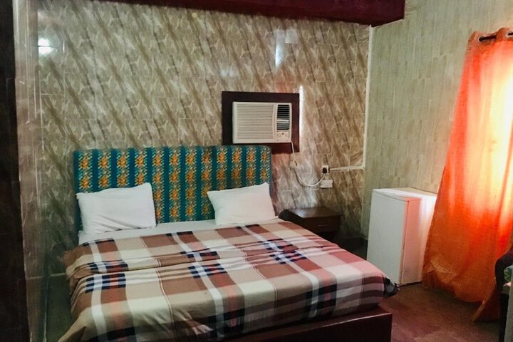 Room 16 of 37