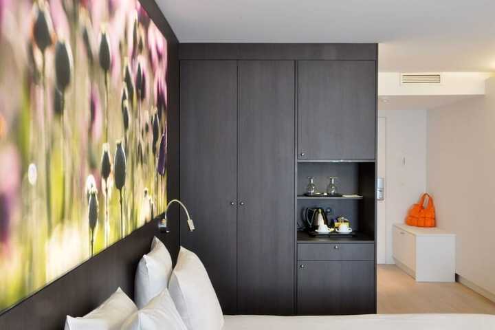 Room 3 of 44