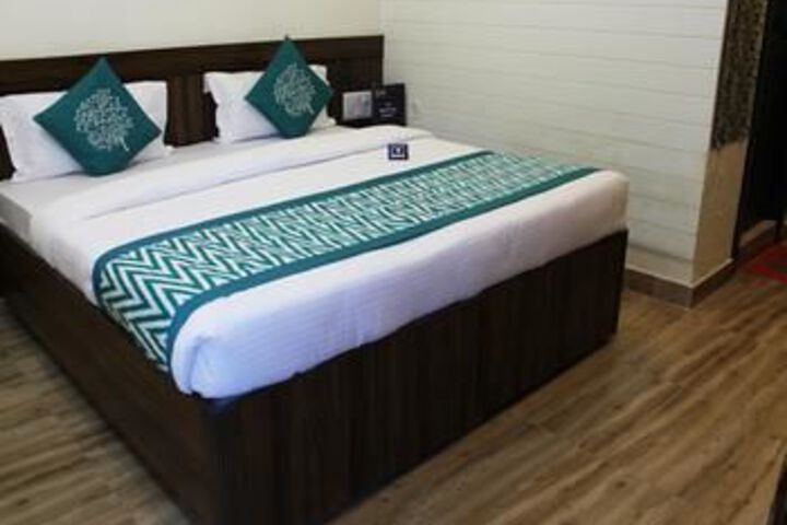 OYO Premium Tapovan 1