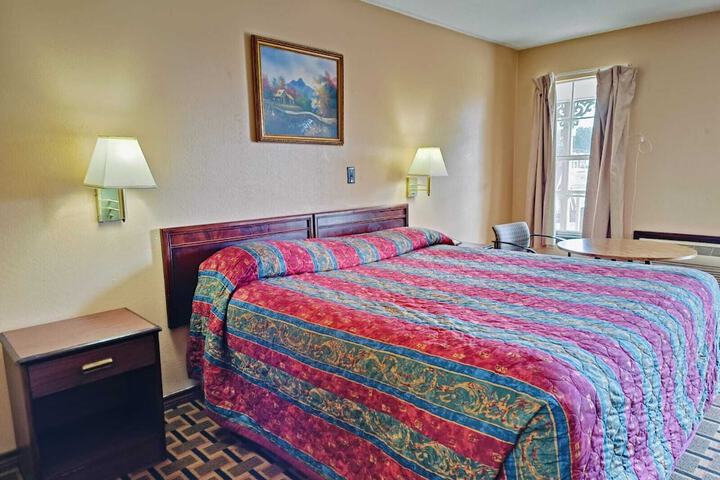 Room 12 of 27
