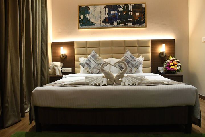 Room 5 of 32