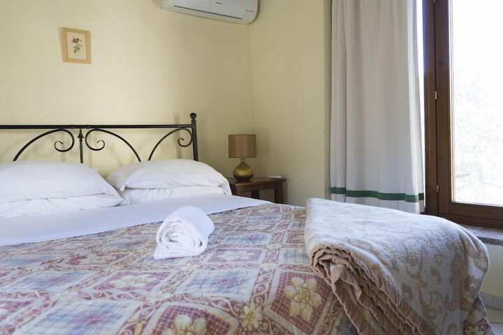 Room 5 of 18