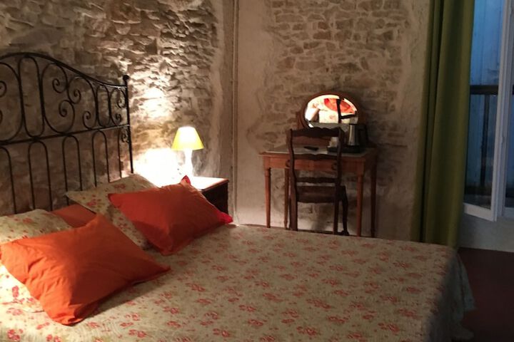 Room 6 of 98