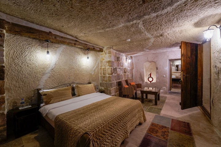 Room 2 of 180