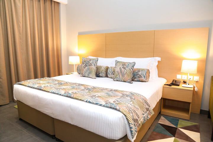 Room 2 of 18