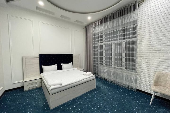 Room 9 of 10