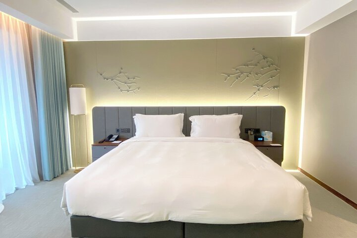 Room 28 of 83