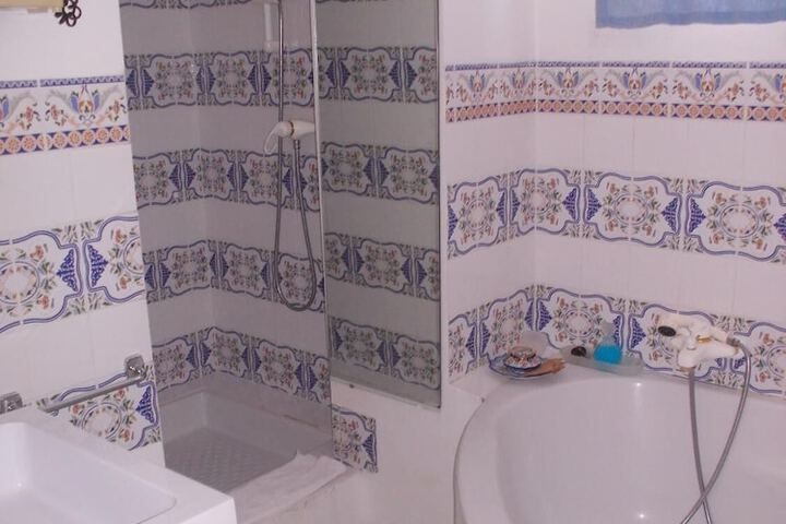Room 25 of 46