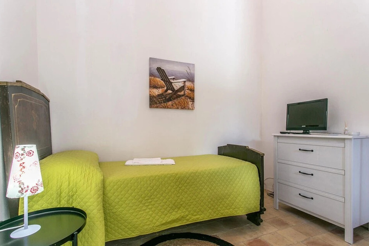 Room 4 of 24
