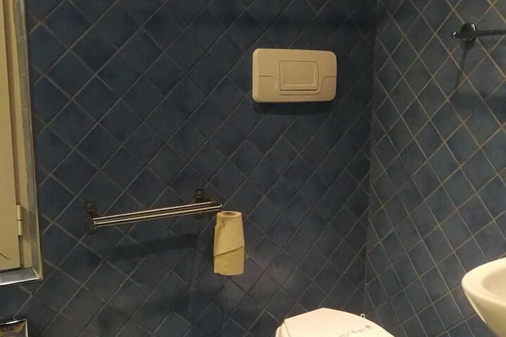 Room 26 of 34