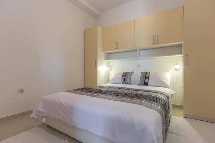 Room 3 of 16