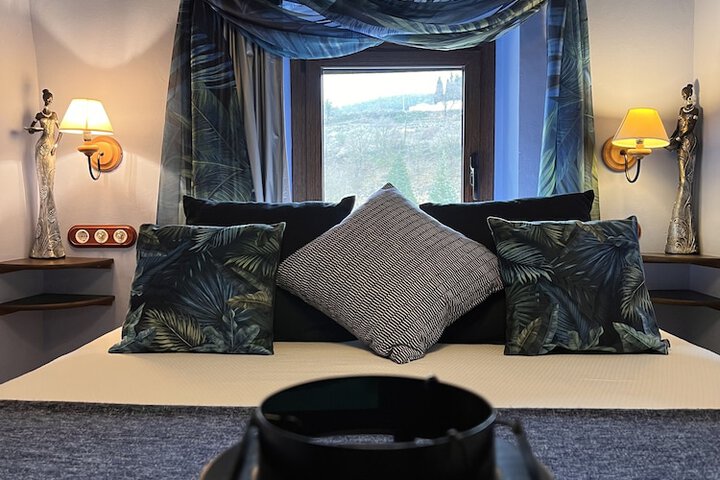 Room 31 of 183