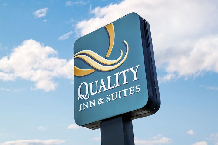 quality inn logo