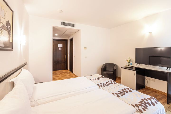 Room 13 of 63