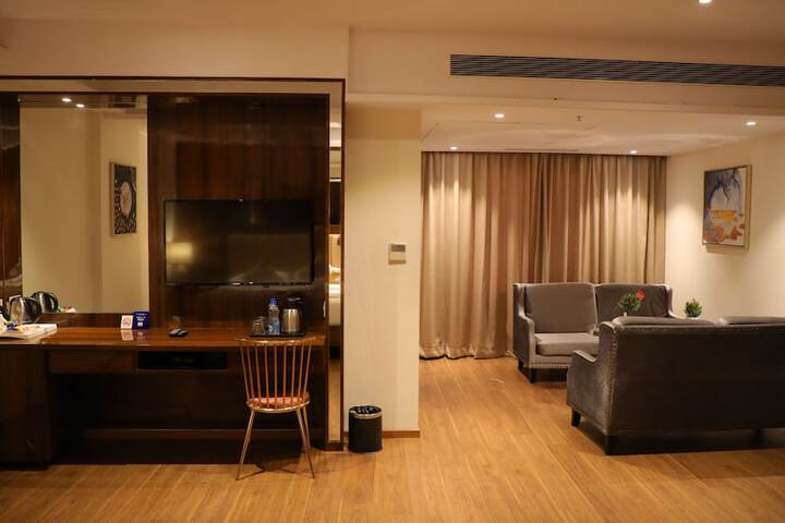 Room 17 of 32