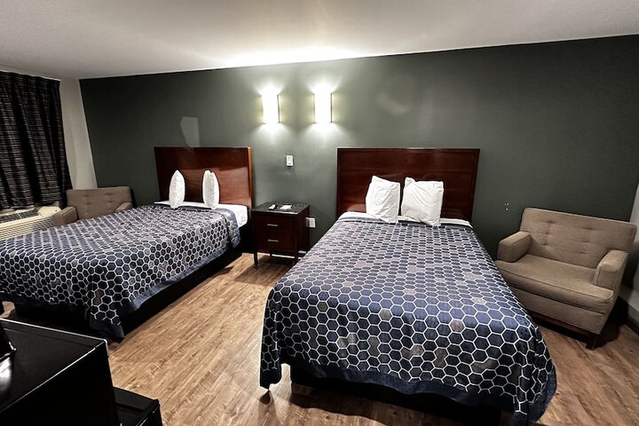 2 Double Beds (1 of 2)