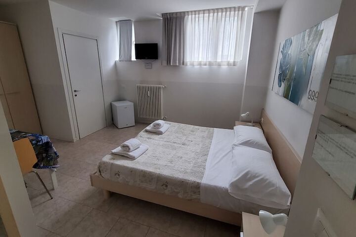 Room 38 of 103