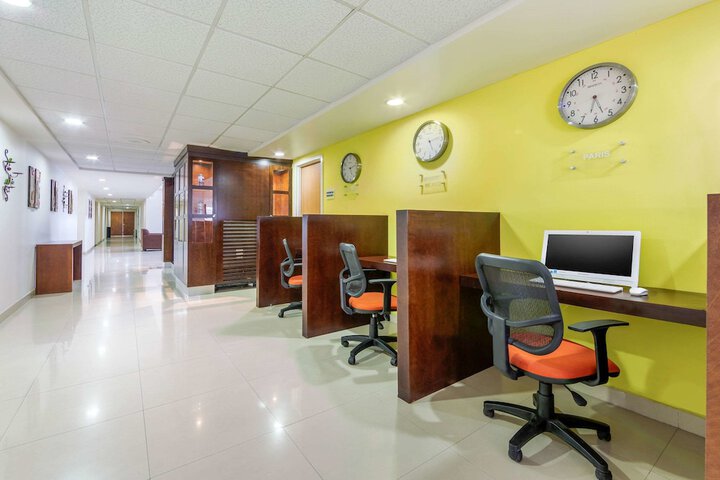 Business Center 27 of 30