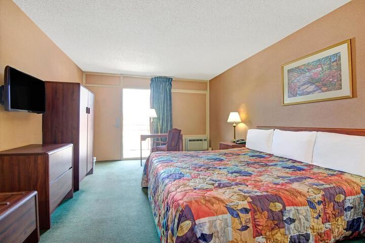 Room 18 of 33