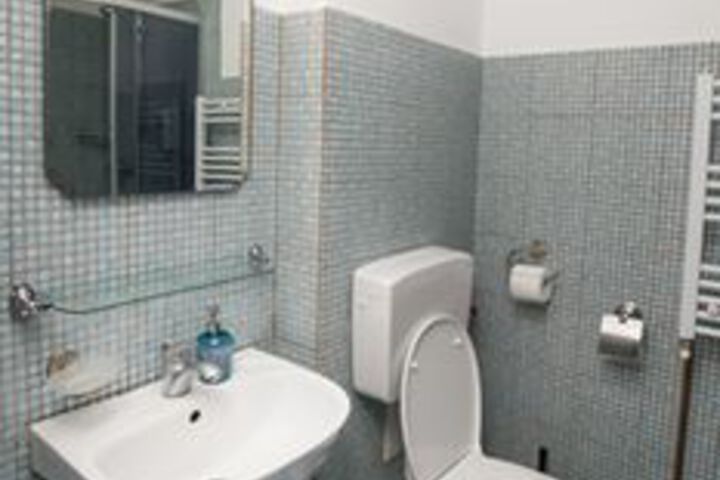 Room 3 of 48